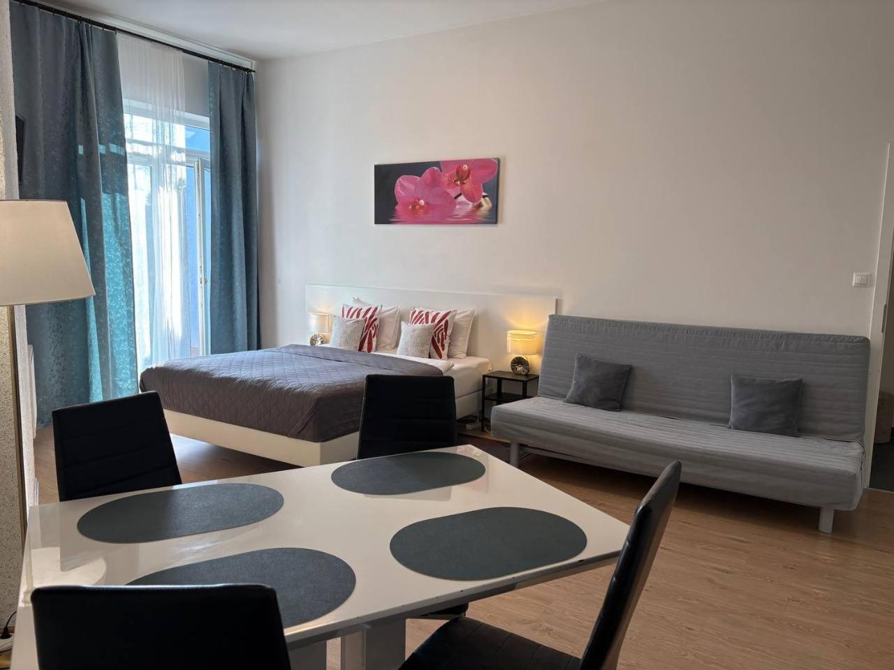 Maria Apartments - Free Parking Praag Buitenkant foto